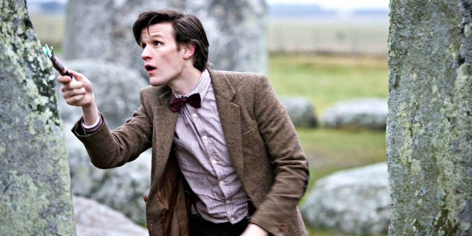 Eleventh Doctor using the sonic screwdriver in Doctor Who 