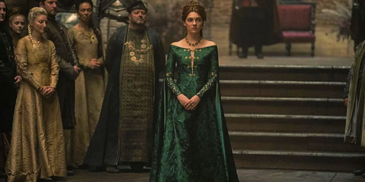 Emily Carey como Alicent Hightower em vestido verde em House of the Dragon