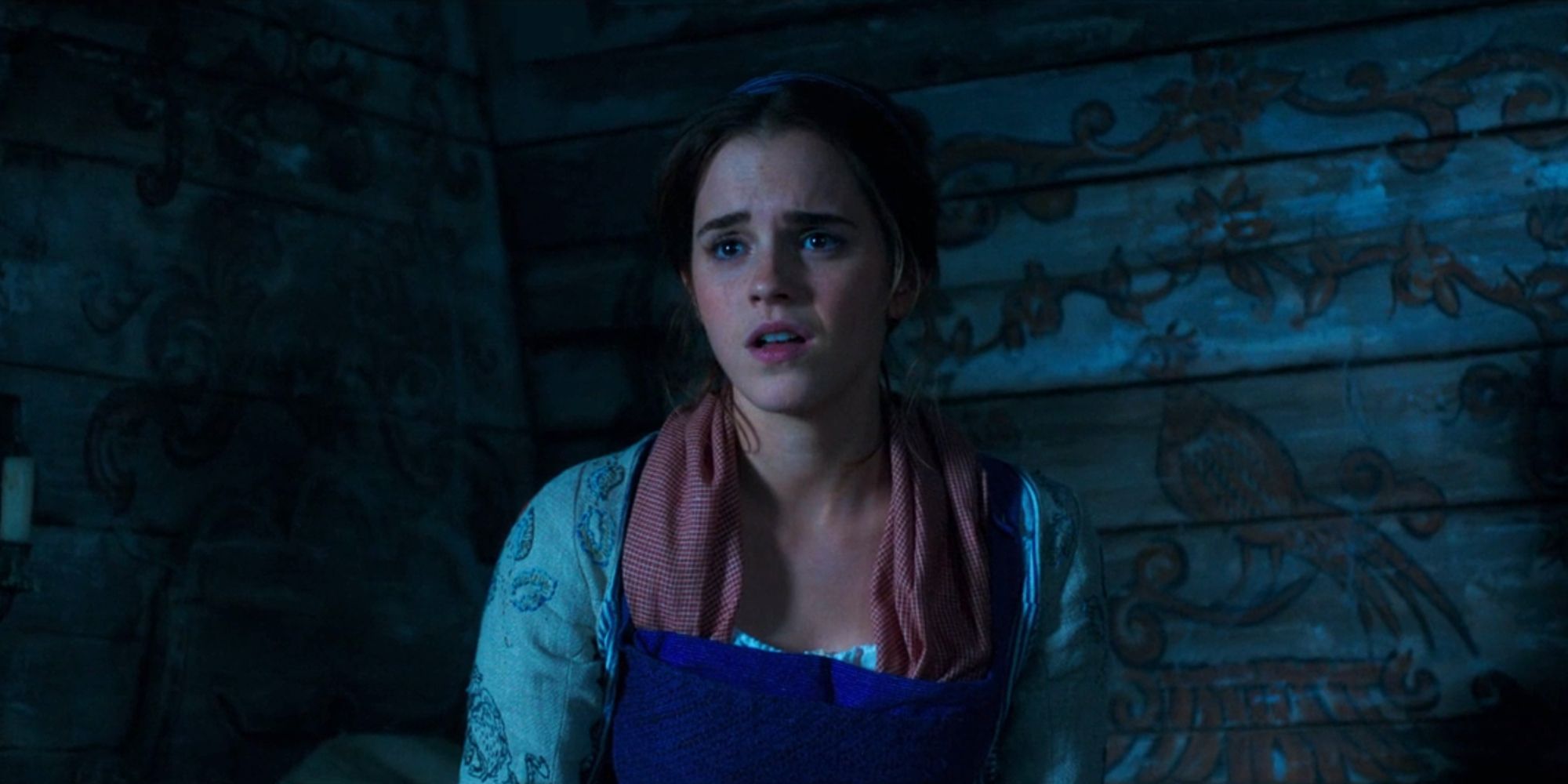 Emma Watson sebagai Belle menyanyikan How Does A Moment Last Forever (Montmartre) dalam Beauty And The Beast (2019)