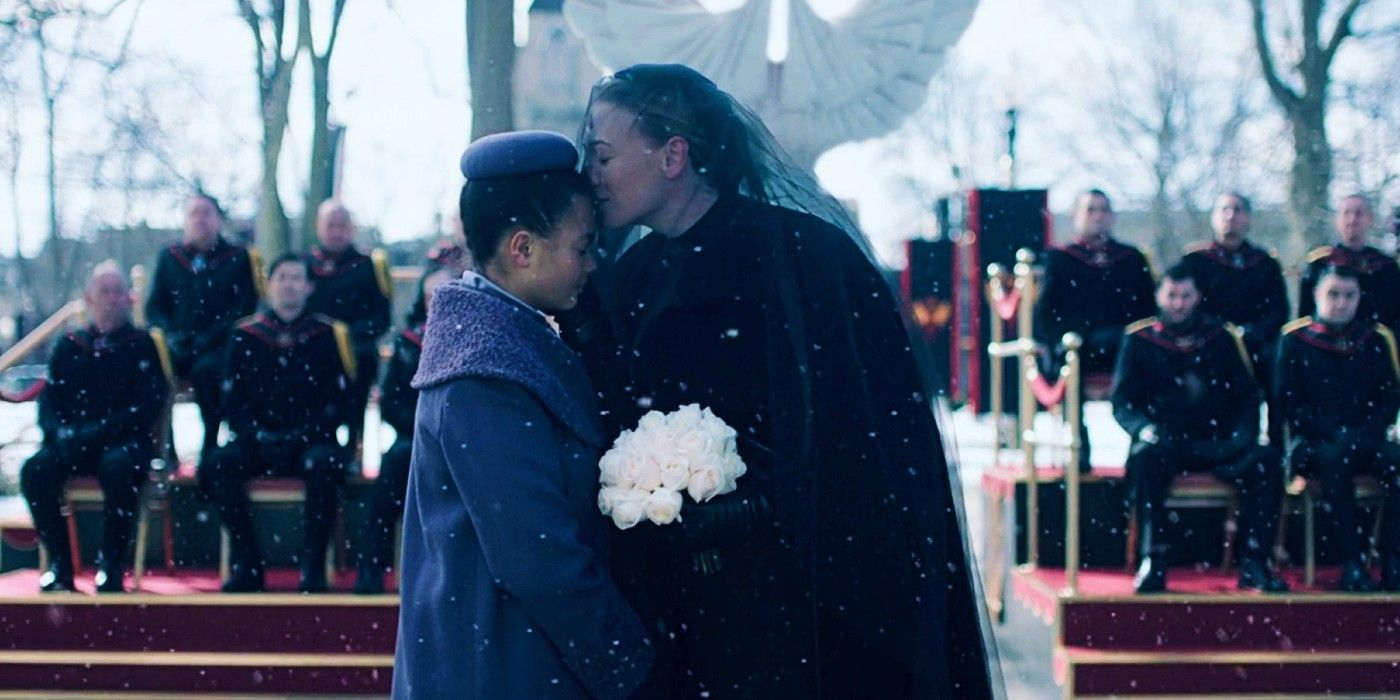 Hannah and Serena Joy in The Handmaids Tale Season 5 Episode 2