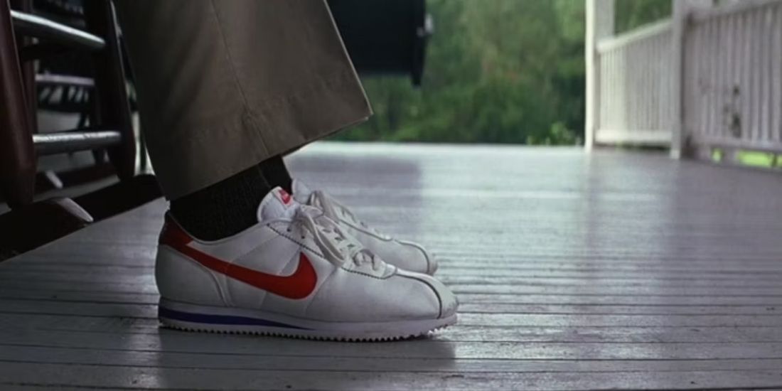 Uma foto dos sapatos de Forrest no filme Forrest Gump de 1994.
