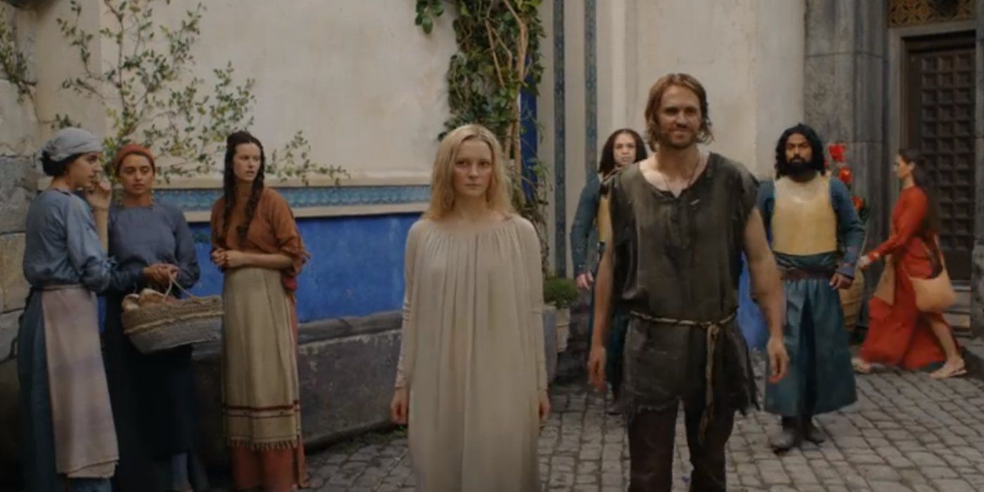 Galadriel and Halbrand walk through the streets of Numenor