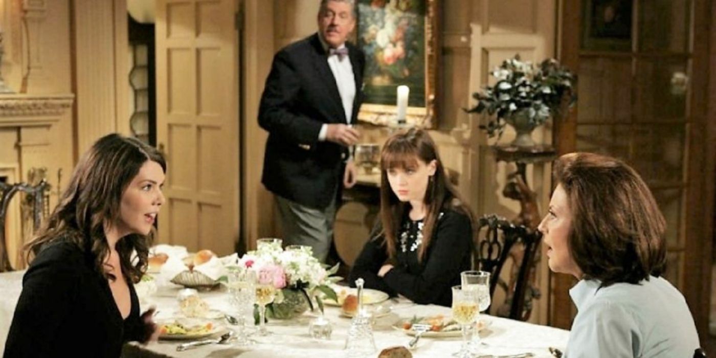 Gilmore Girls Lorelai, Richard, Rory, and Emily around table in, "Friday Night's Alright For Fighting."