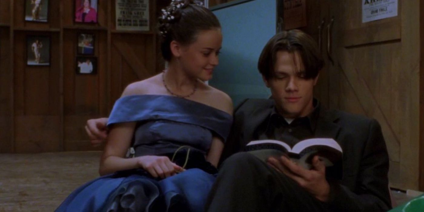 Gilmore Girls Rory e Dean Reading em um pufe no Miss Patty's em, 