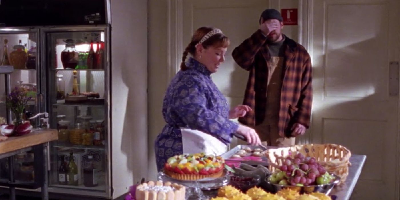 Sookie e Jackson na cozinha da pousada com produtos em Gilmore Girls