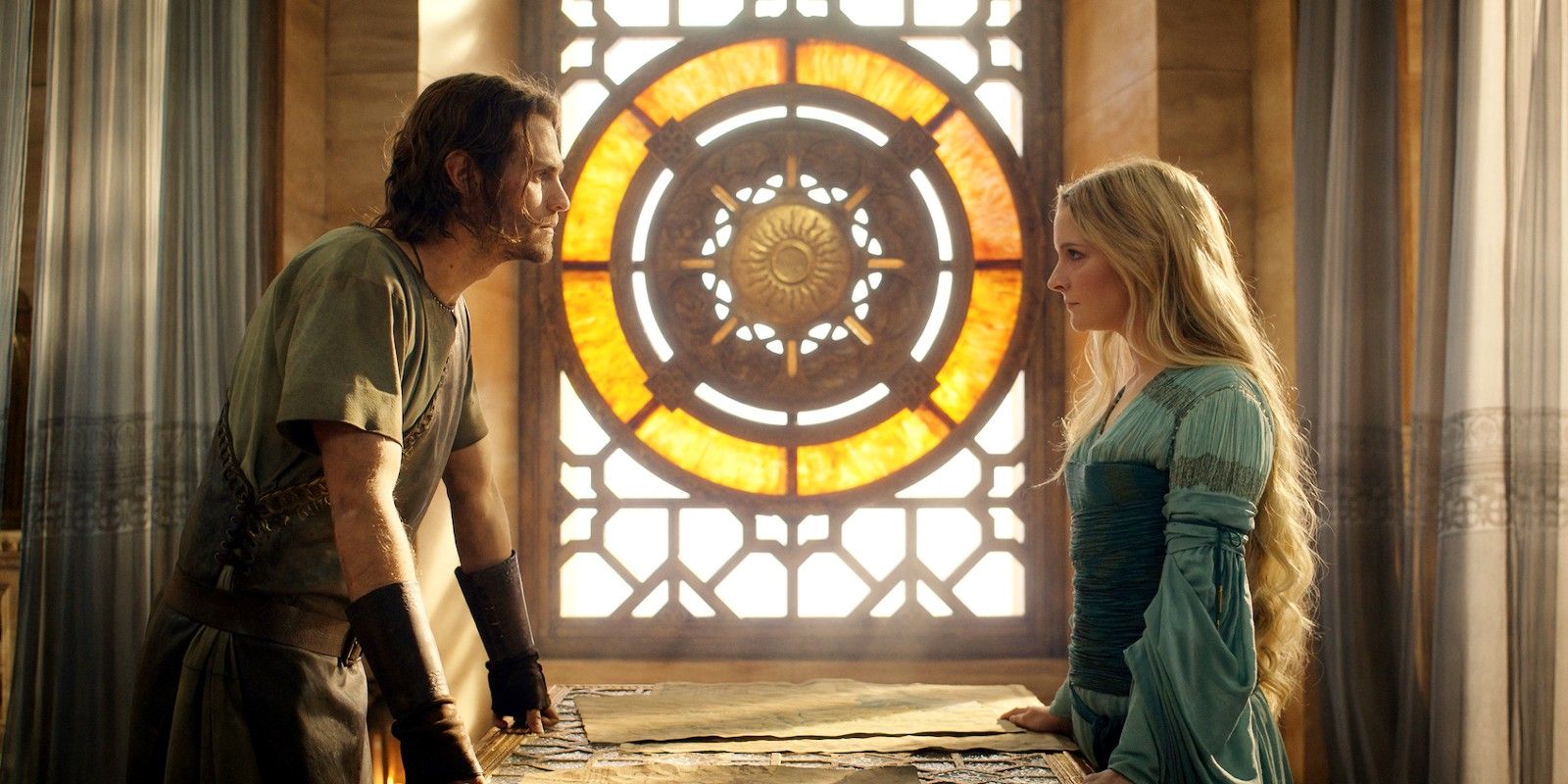 Halbrand e Galadriel olhando um para o outro no episódio 5 de The Rings of Power