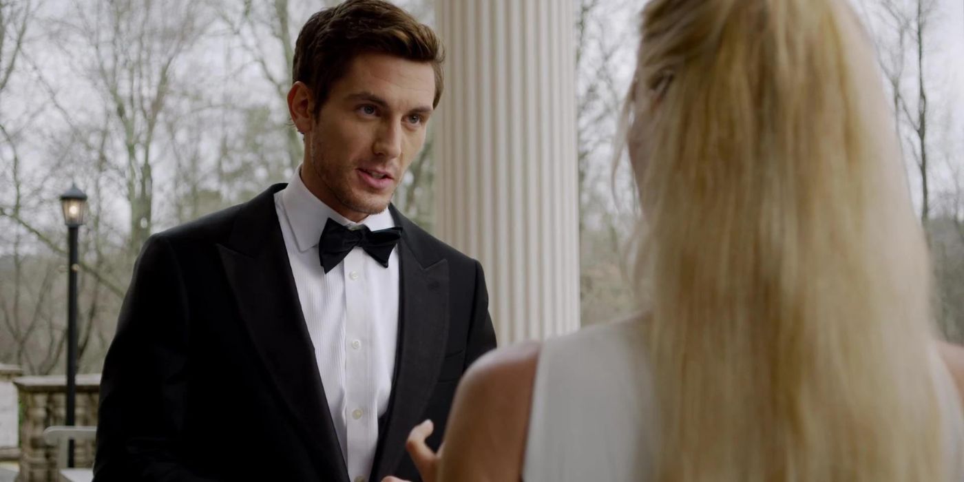 Hank Sullivan looking at a woman in Dynasty