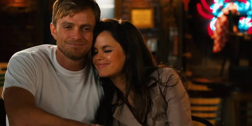 Wade and Zoe sitting together and looking happy on Hart Of Dixie