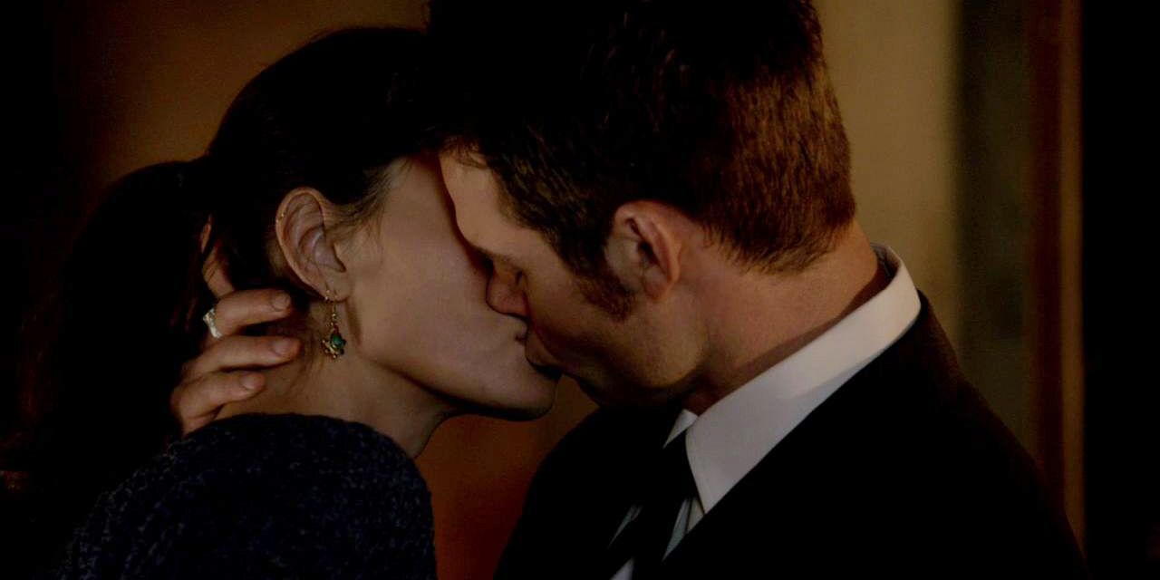 Hayley e Elijah se beijam em The Originals