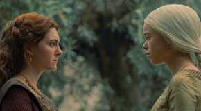 Young Rhaenyra talking to Alicent