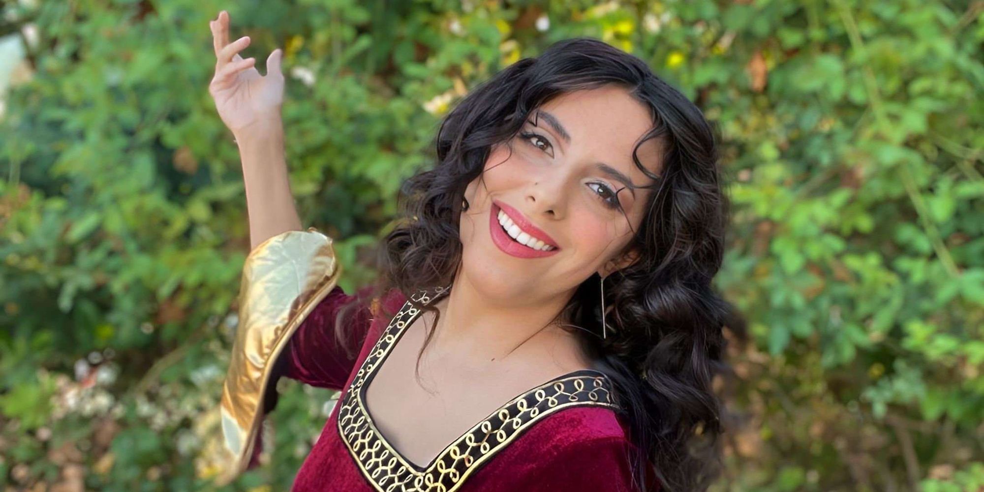 Image of Amber AKA Critiquegeek cosplaying as Mother Gothel from Tangled