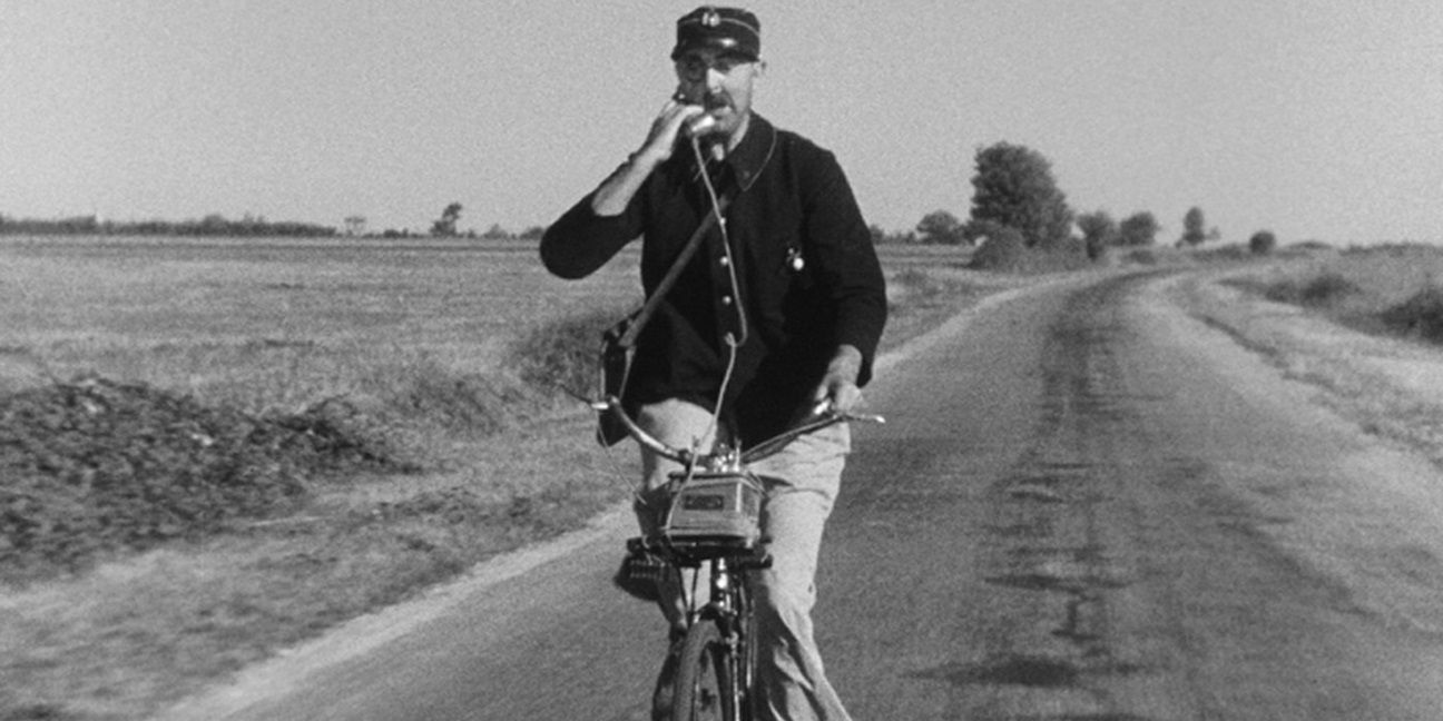 Jacques Tati andando de bicicleta em Jour de fete