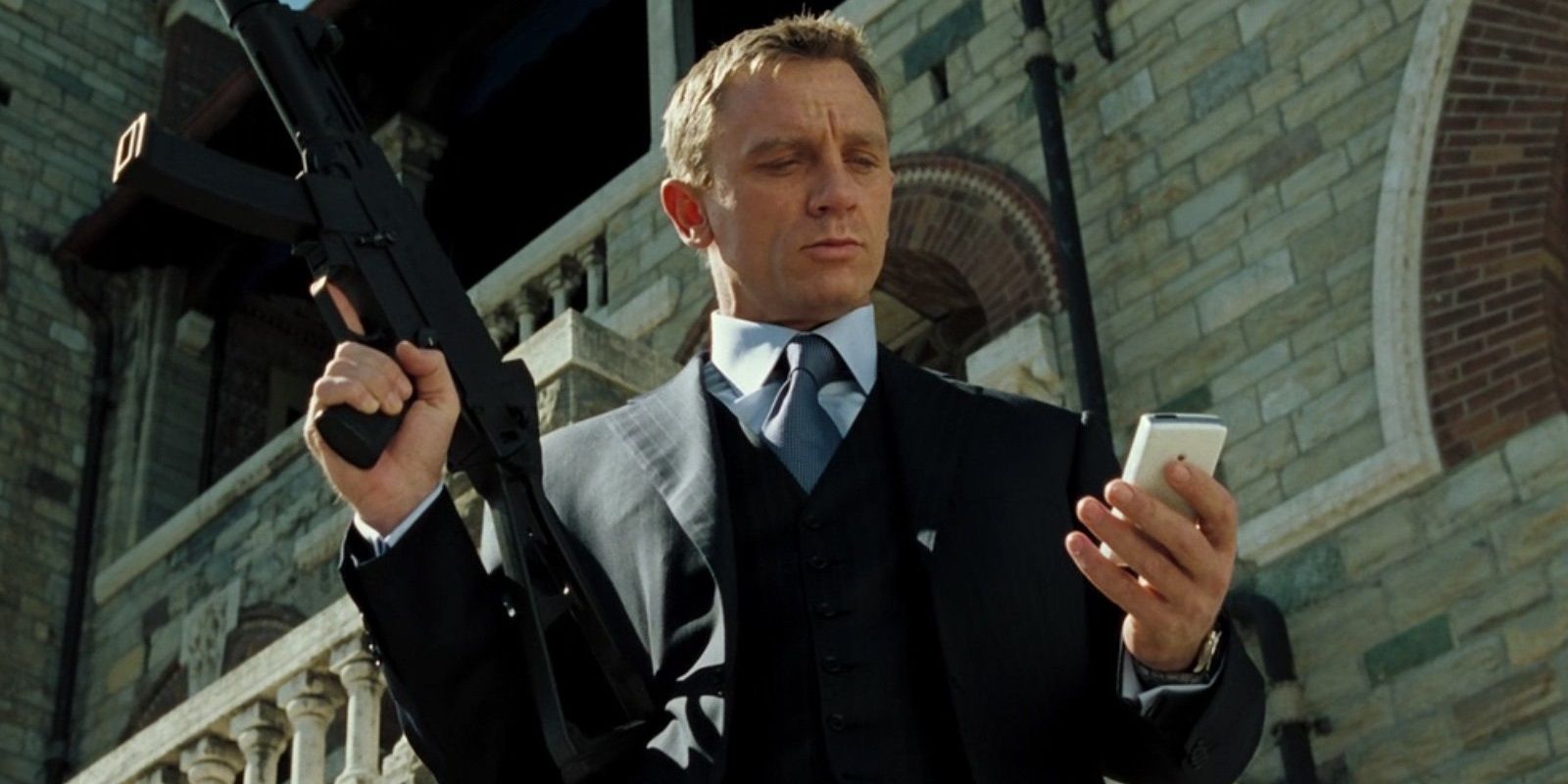 James Bond with a machine gun in Casino Royale
