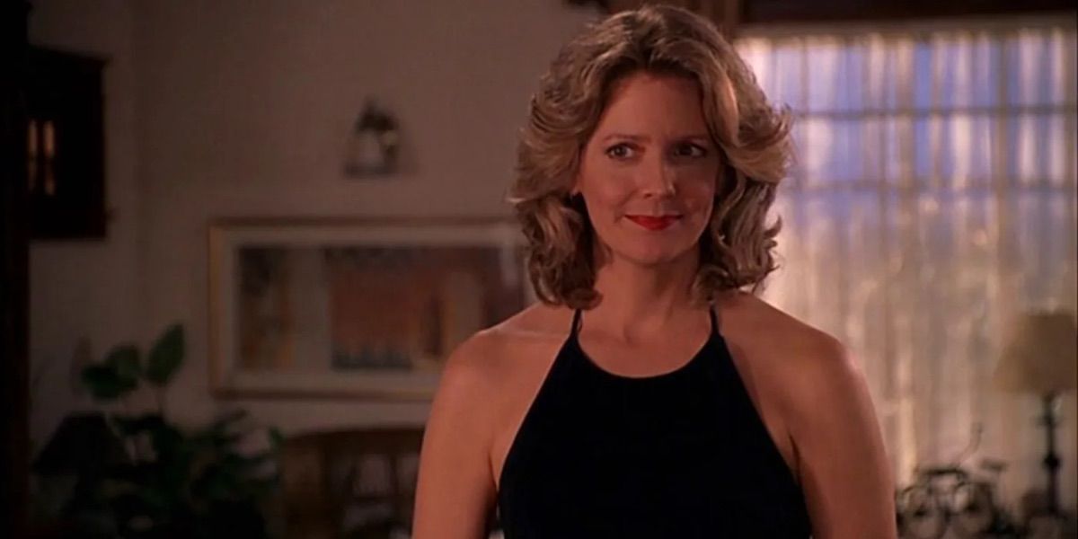 Joyce Summers sorrindo em Buffy