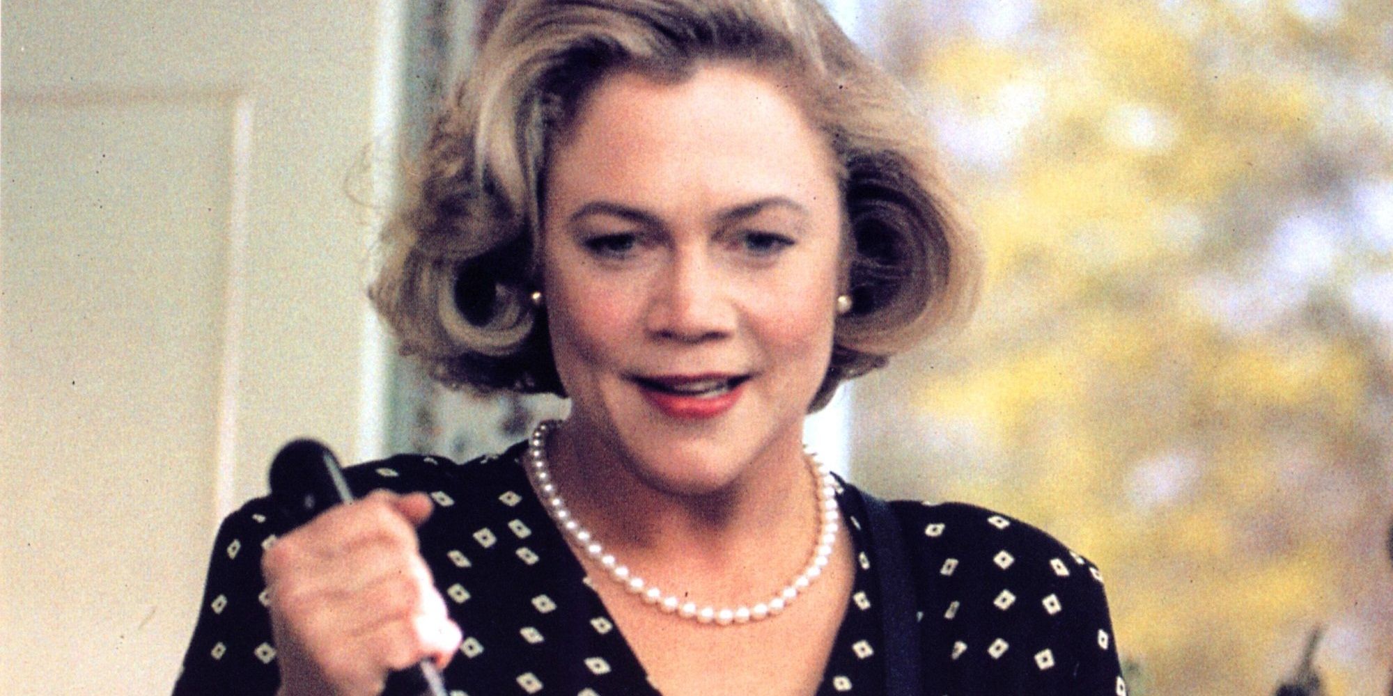 Kathleen Turner with a knife in Serial Mom