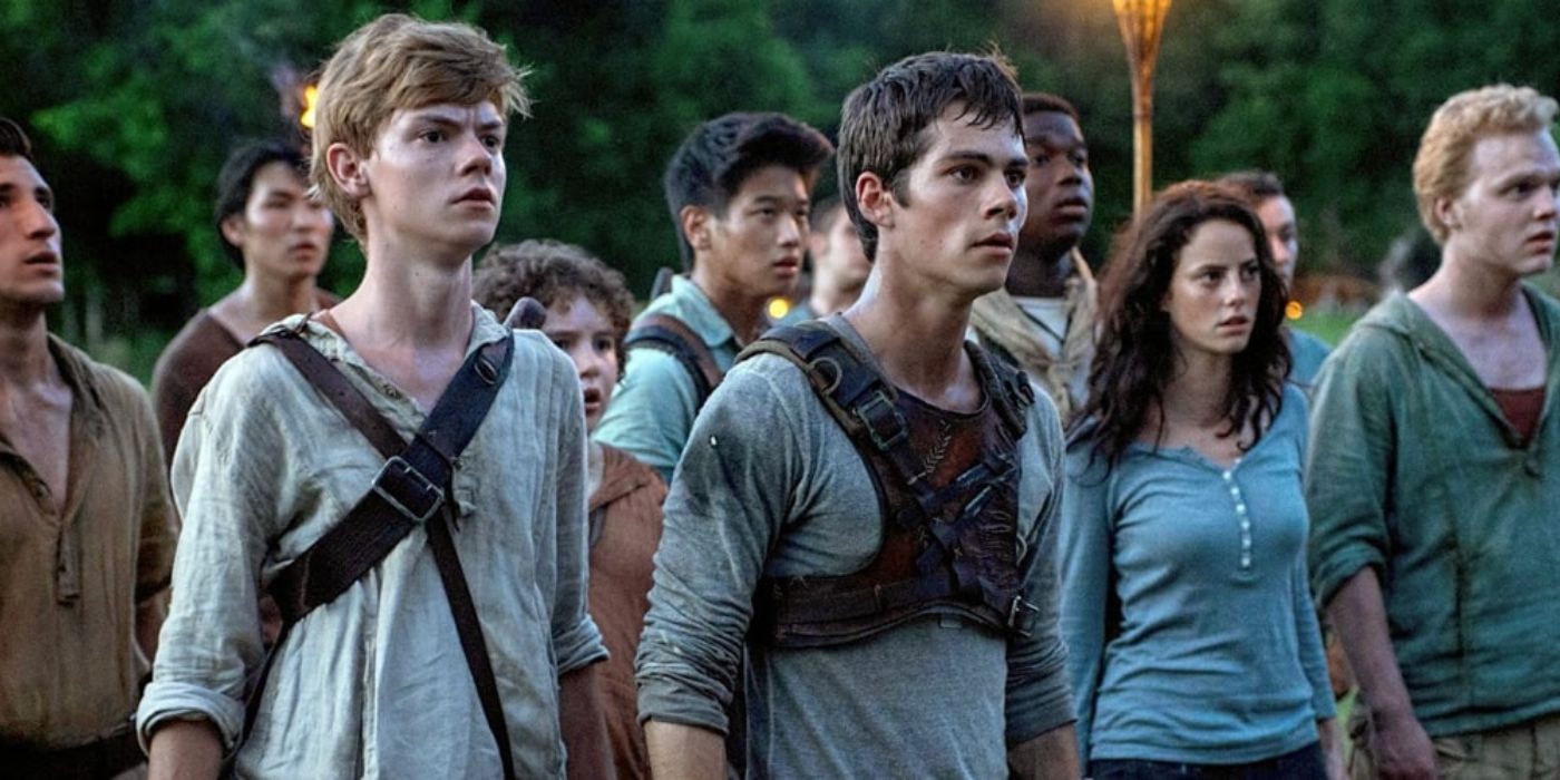 The munies standing together in The Maze Runner Film