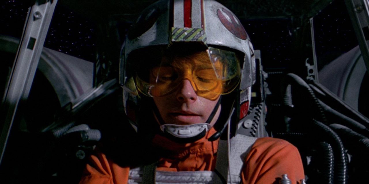 Luke Skywalker pilota um X-wing em Star Wars