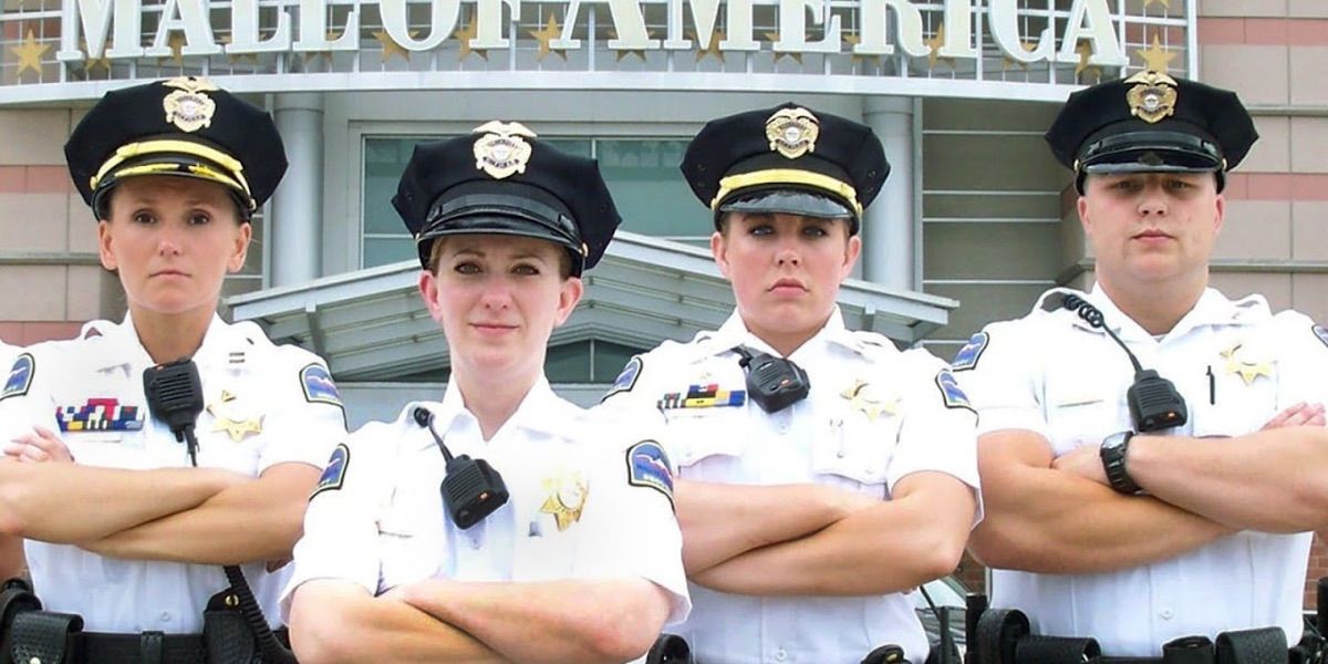 O elenco de Mall Cops posa em frente ao Mall of America 