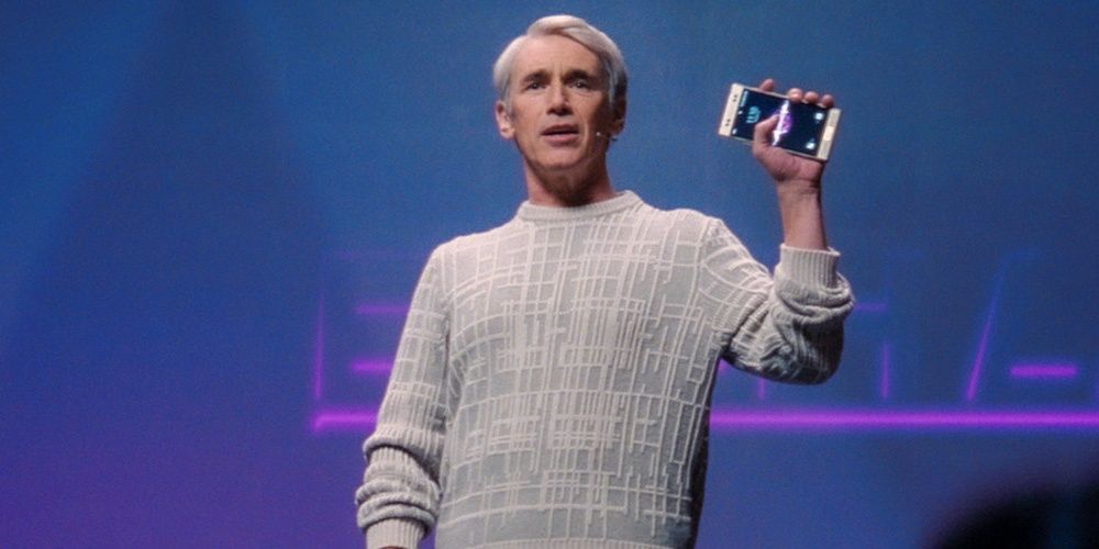 Mark Rylance holding a phone in Don&rsquo;t Look Up Cropped