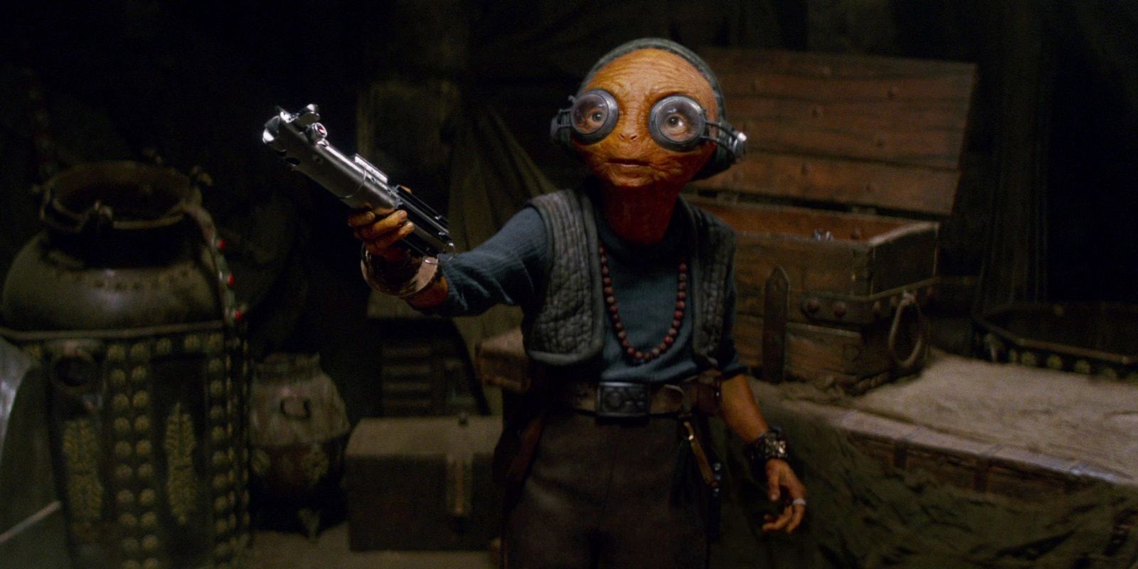 Maz Kanata com o sabre de luz de Luke em O Despertar da Força