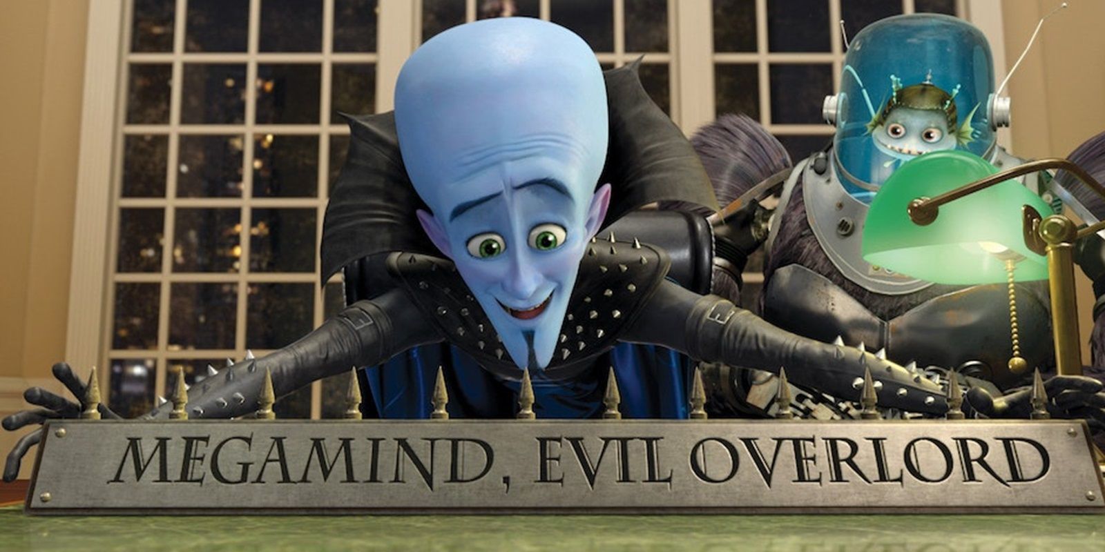 Megamind de Will Ferrell coloca una placa con su nombre en su escritorio en Megamind