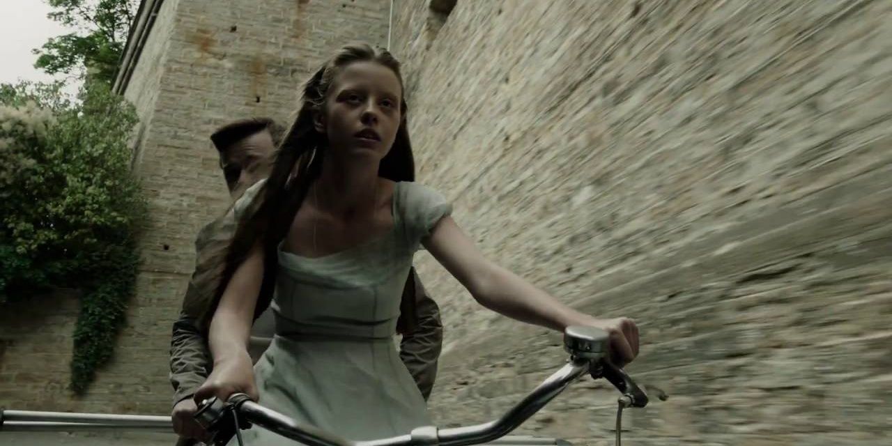 Pearl: Mia Goth’s 10 Best Movies, Ranked (According To Rotten Tomatoes)