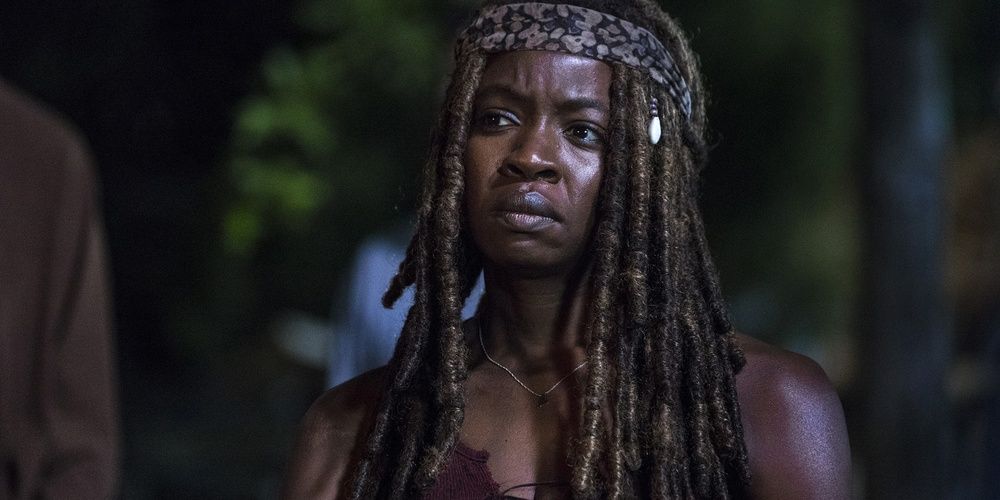 Michonne looking up in The Walking Dead 