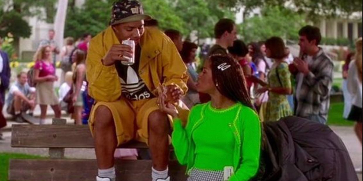 Murray and Dionne share food on a bench in Clueless
