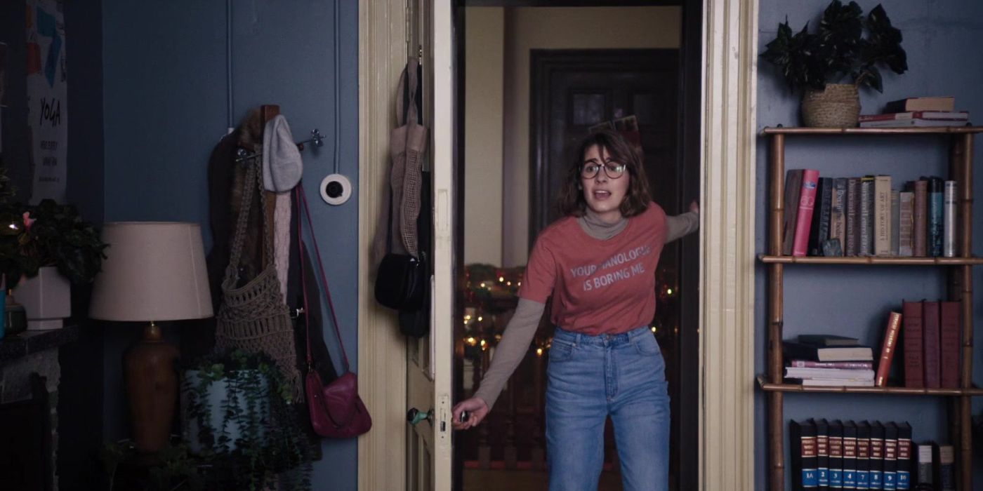 Fran walking into a room in Black Christmas (2019).