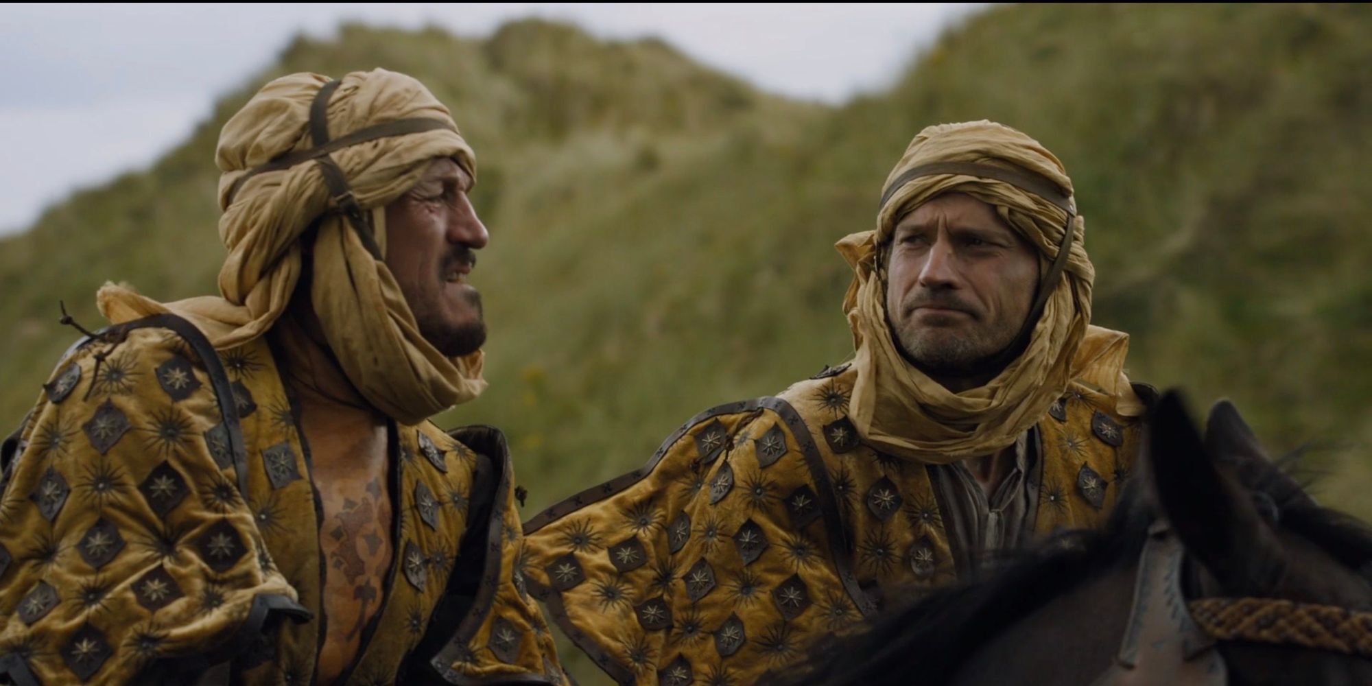 Nikolaj Coster Waldau como Jamie Lannister e Jerome Flynn como Bronn em Dorne