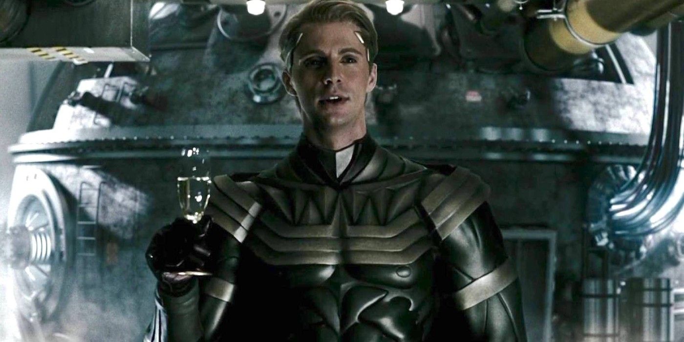 Ozymandias em seu traje brindando com uma taça de champanhe em Watchmen