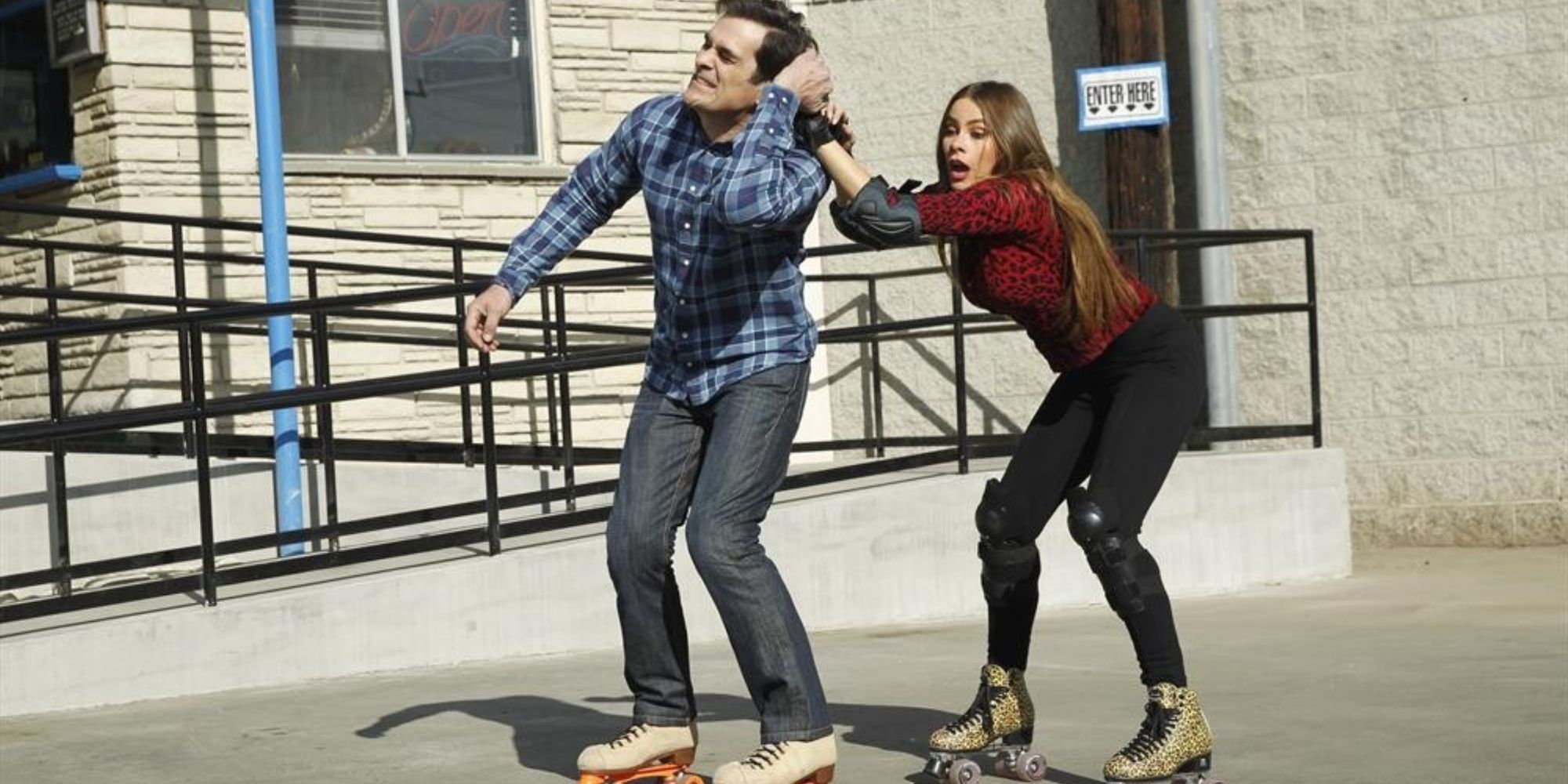 Phil teaches Gloria to roller skate on Modern Family.