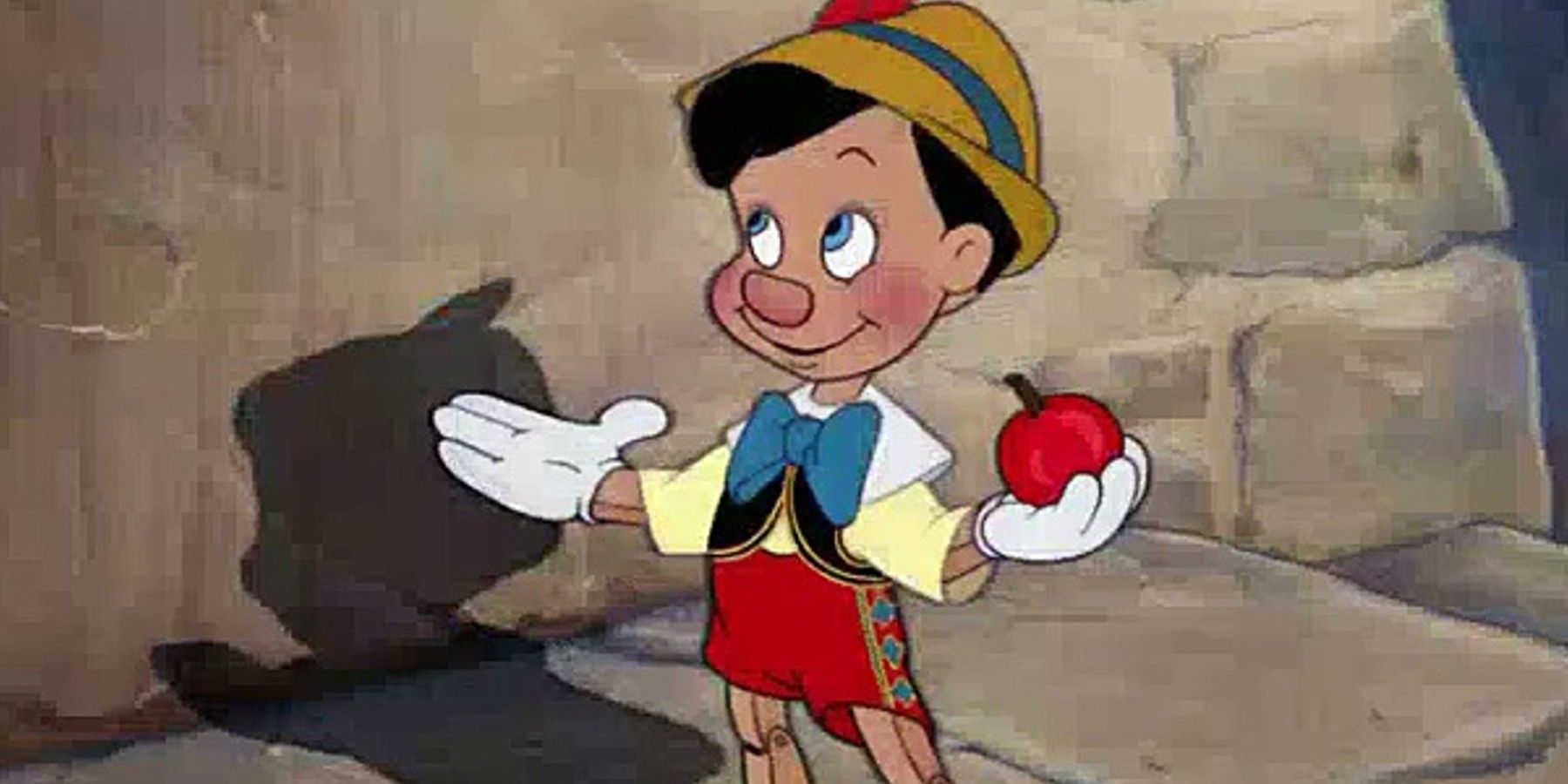 Pinocho sosteniendo una manzana