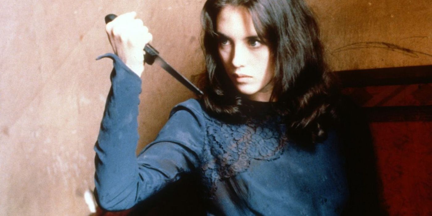 Anna/Helen holding a knife in Possession