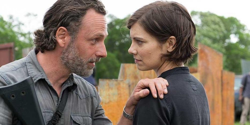 Rick coloca a mão no ombro de Maggie em The Walking Dead