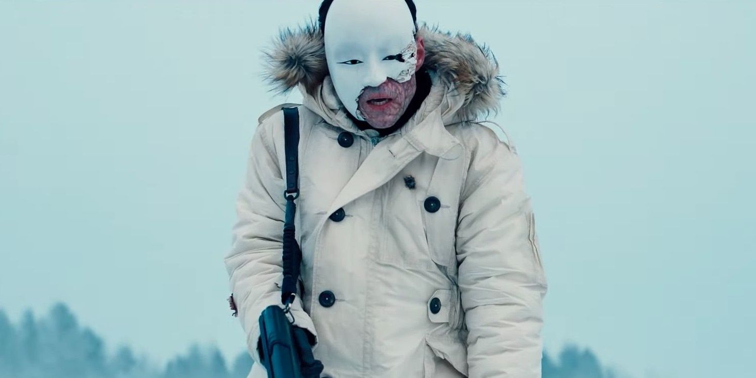 Safin wearing a mask in the opening scene of No Time to Die