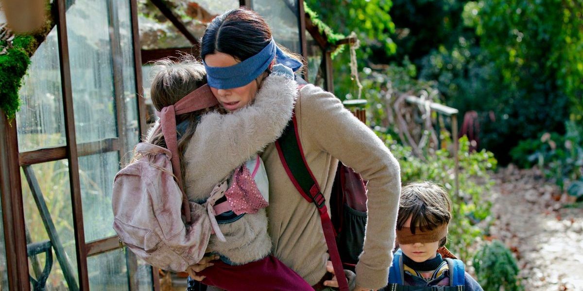Sandra Bullock blindfolded with two kids in Bird Box