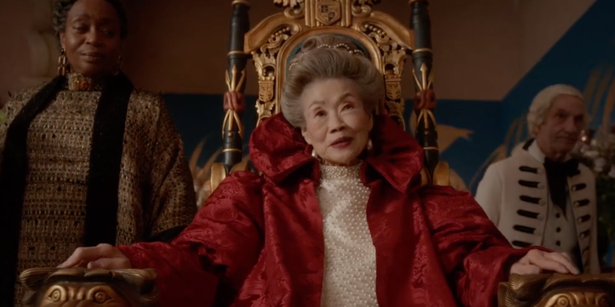 The Queen on her throne in Vampire Academy