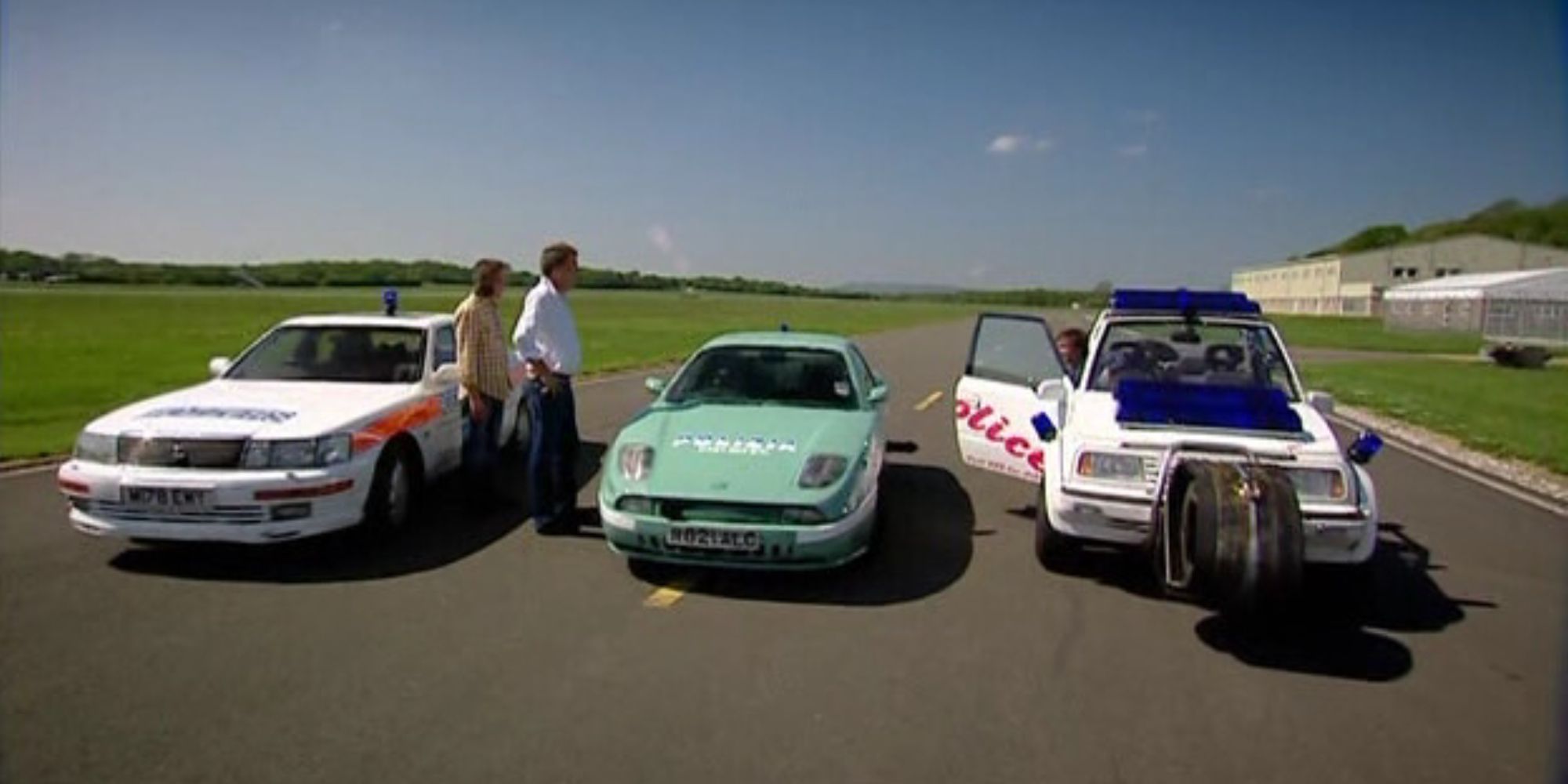 O trio constrói carros de polícia na 11ª temporada, episódio 1