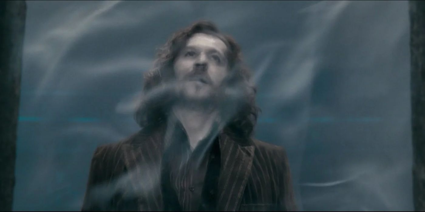 Sirius Black caindo através do véu em Harry Potter.