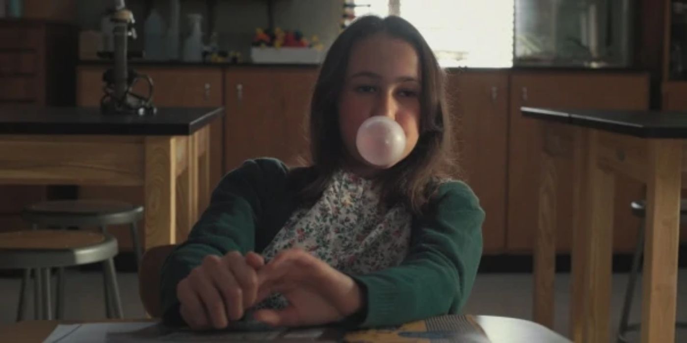 Mindy Novack blowing bubblegum in class on Stranger Things
