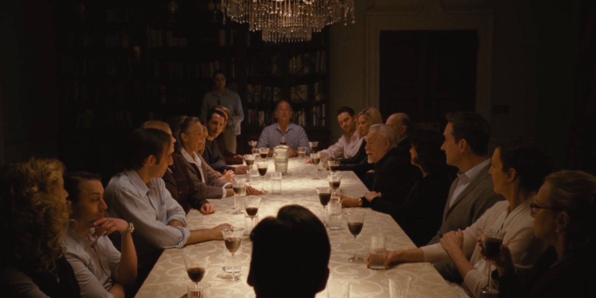 A família no jantar em Sucessão (2018-)