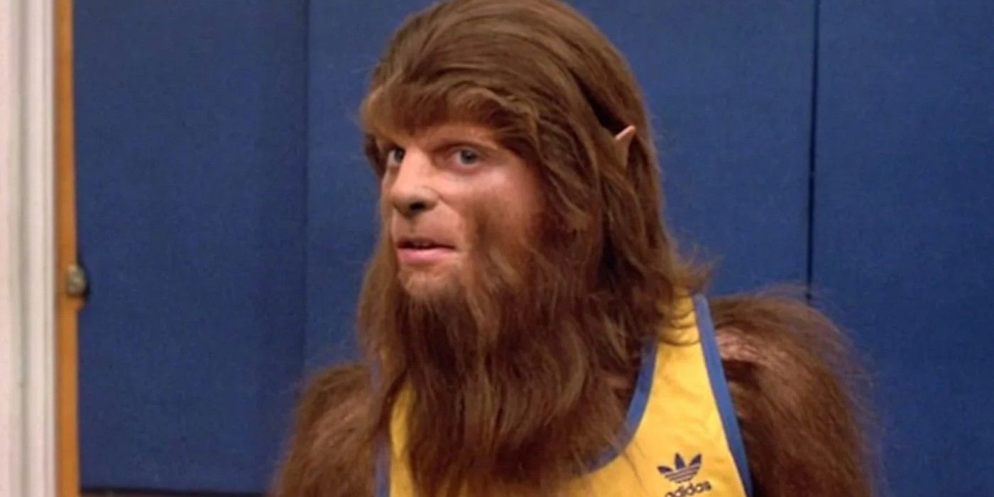 Michael J. Fox como um lobisomem vestindo uma camisa de basquete em Teen Wolf