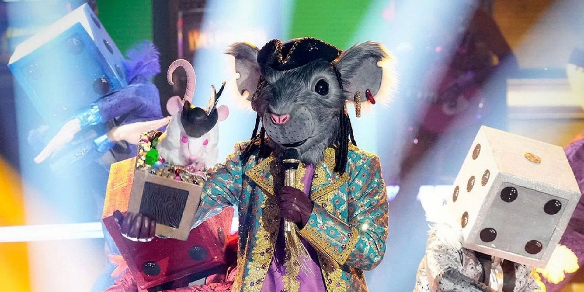 O concorrente do The Masked Singer, Pi-Rat, se apresentando