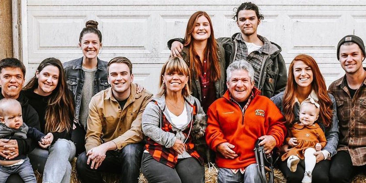 The Roloff Family LPBW posing outdoor in fall clothing group shot