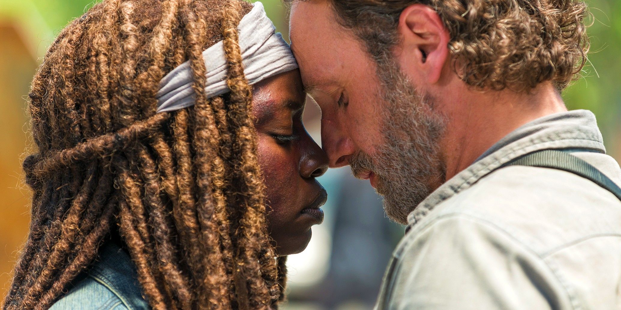 Rick and Michonne about to kiss in The Walking Dead