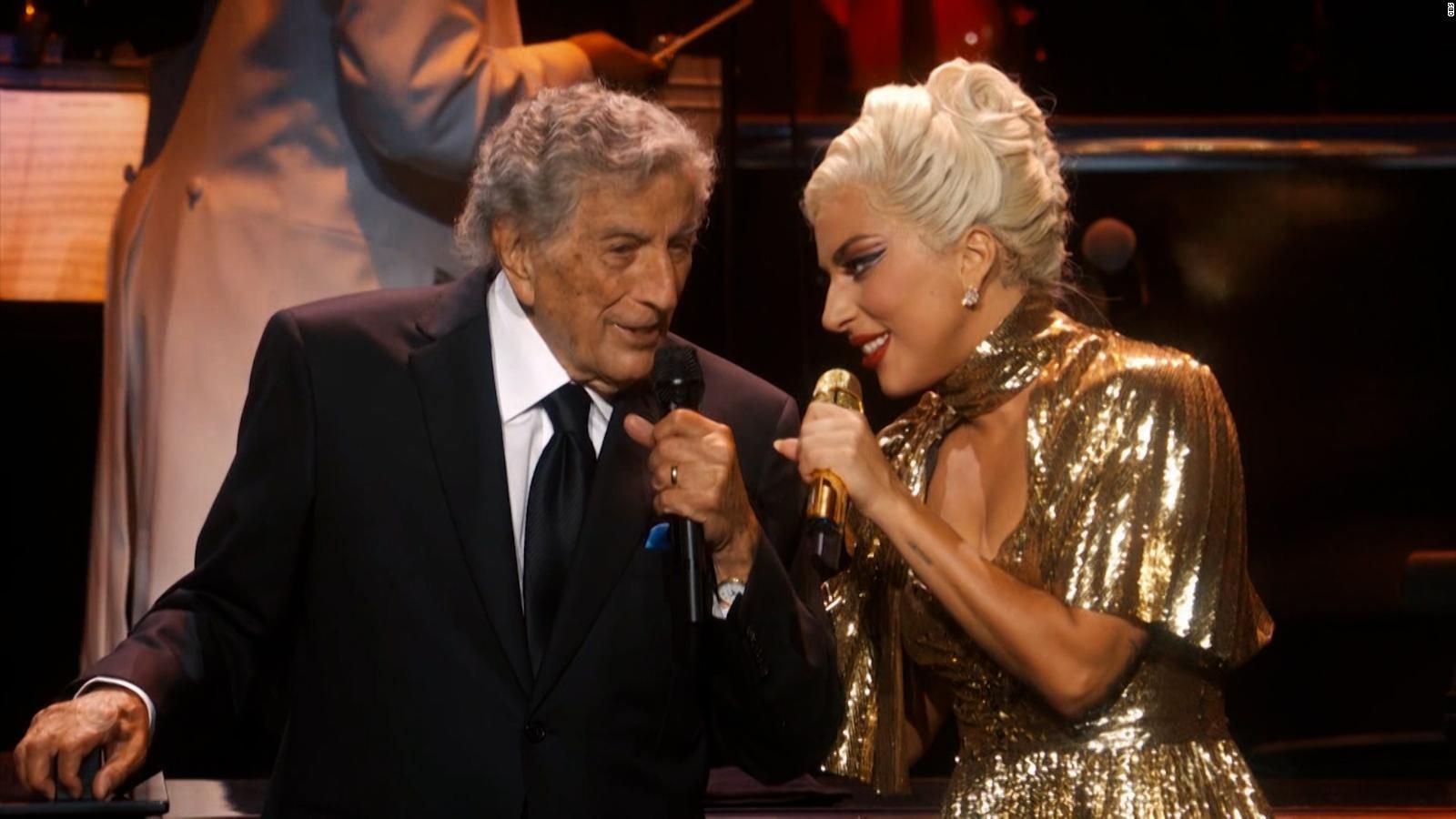 Tony Bennett smiling and singing with Lady Gaga