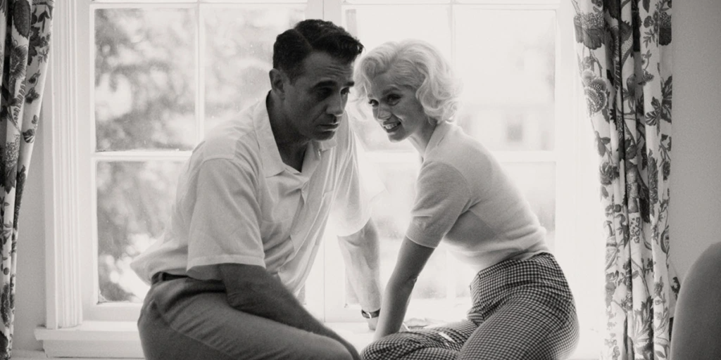 Joe DiMaggio and Marilyn in Blonde