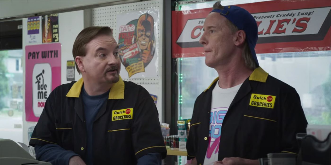 Randall and Dante talk behind the counter in Clerks 3