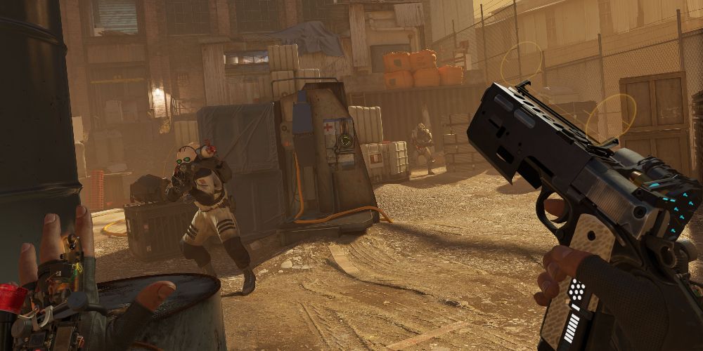 Alyx segura uma arma em Half-Life: Alyx